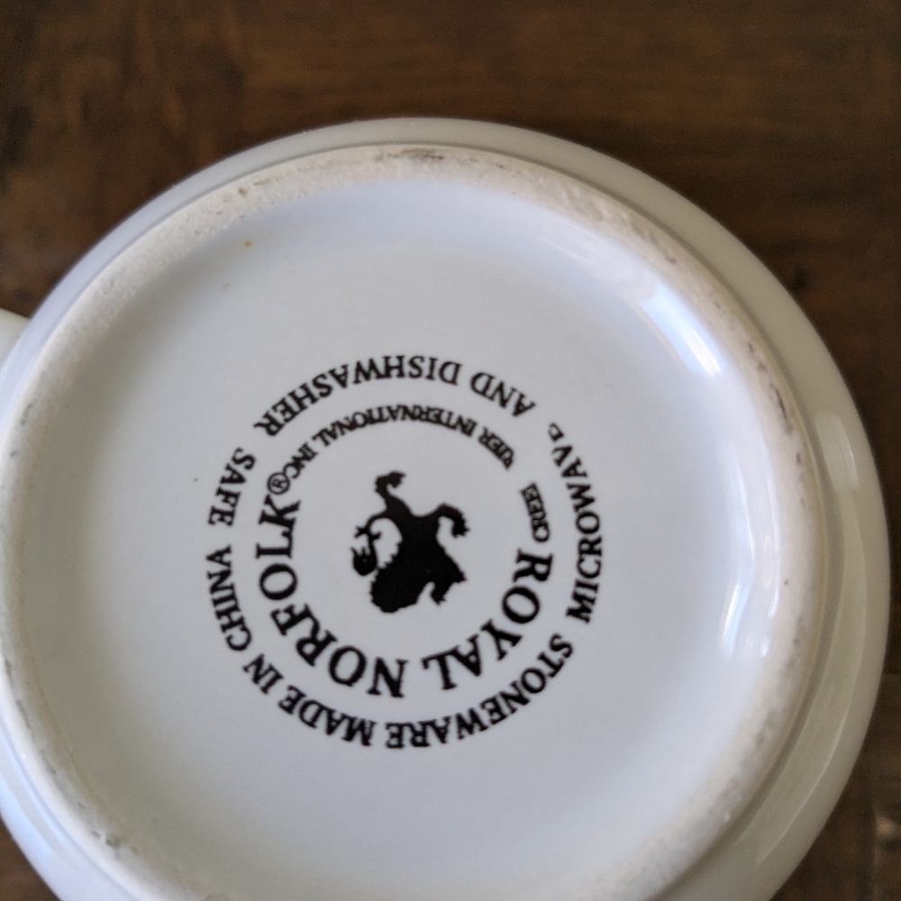White Ceramic Mug with Inspirational Text "Life Is Good" - Picture 3 of 4